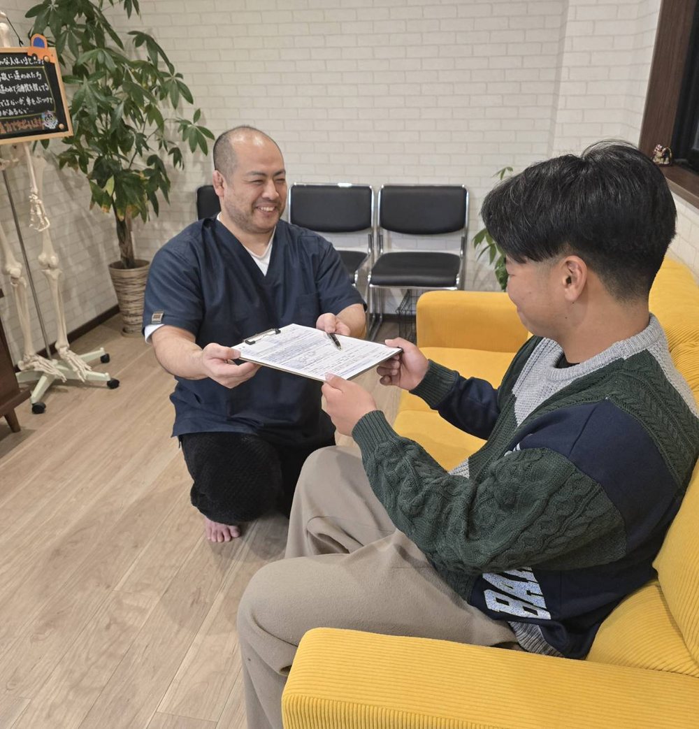 施術後にお話を伺う院長