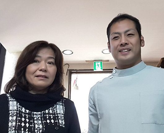 お客様と院長(お客様 女性)